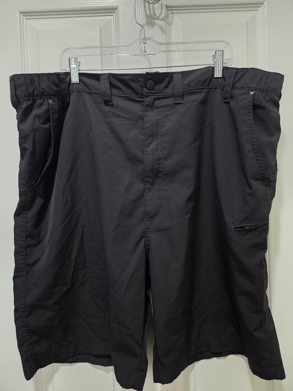 Wrangler Black Cargo Men's Shorts with Multiple Pockets
